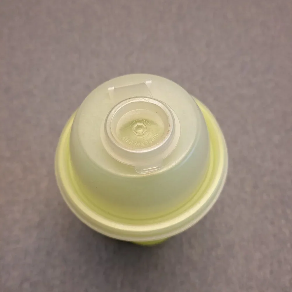 TUPPERWARE QUICK SHAKE CONTAINER YELLOW 844-15 CLASSIC WHITE LID 564-4 VINTAGE